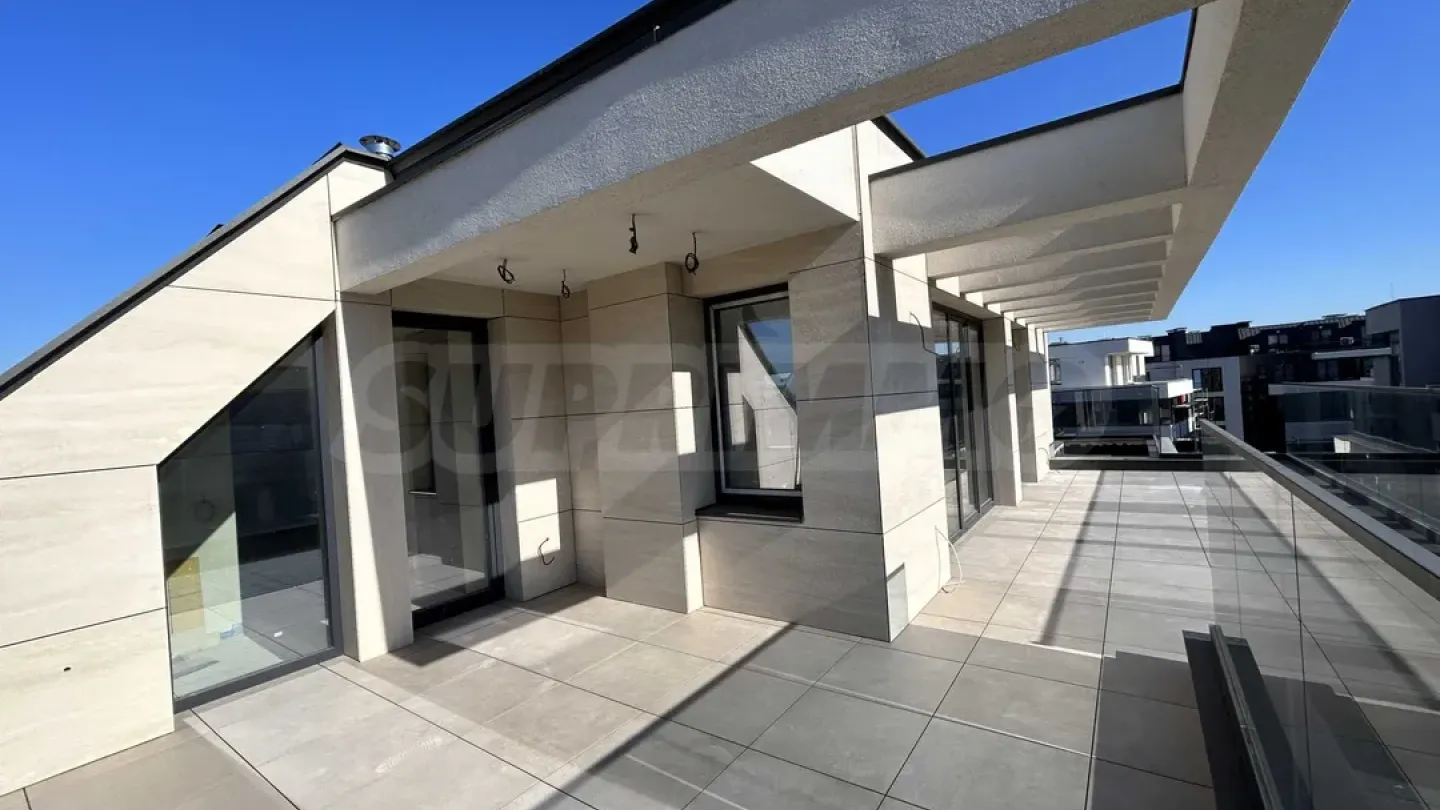 Luxurious PENTHOUSE with Mountain Views & Sauna - Image 2