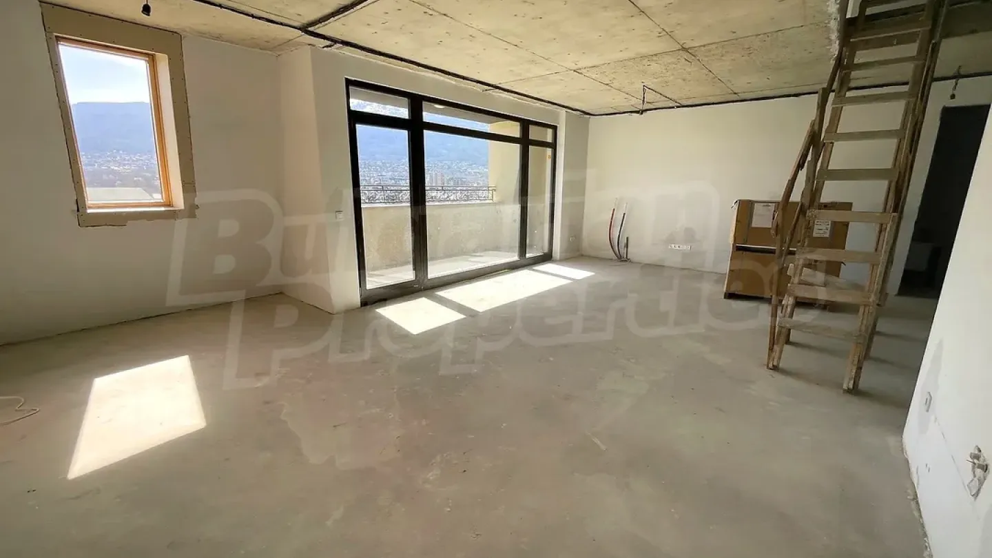 Spacious Vitosha View Penthouse, 3 Bedrooms, 214m2, Sofia, Unfurnished - Image 3