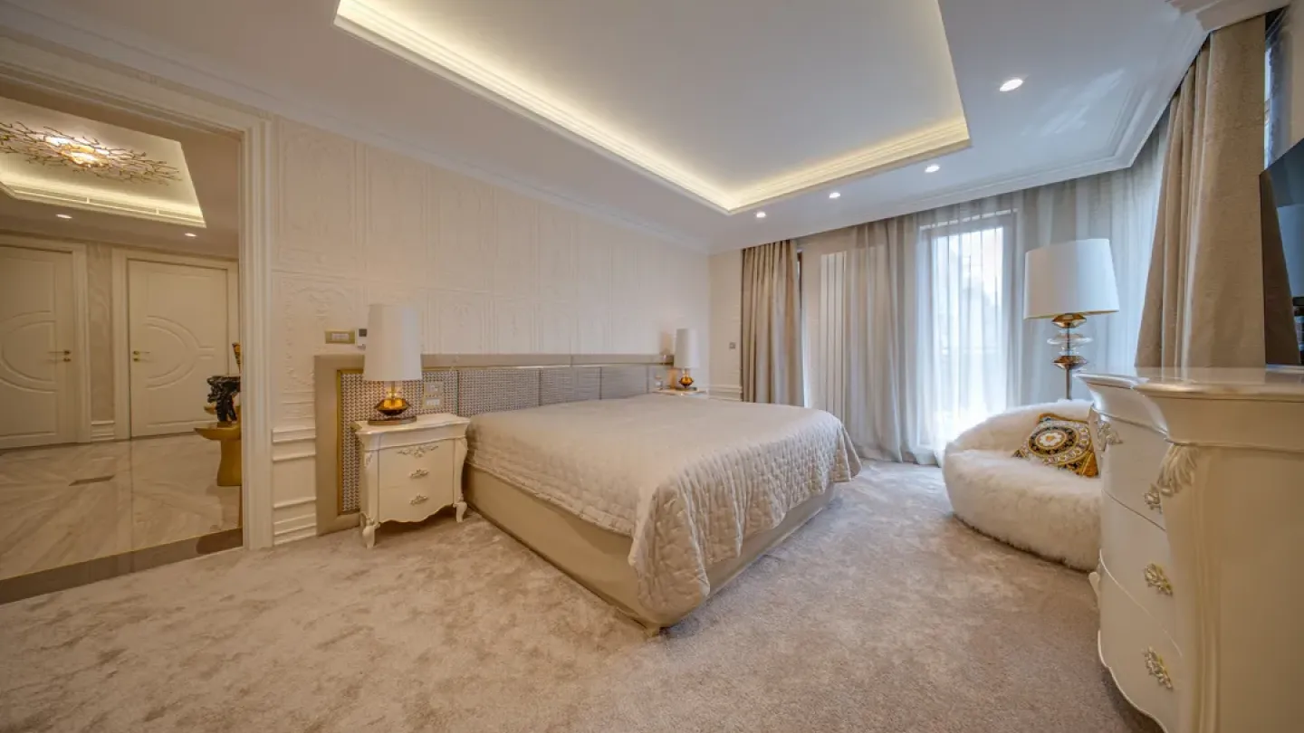 Spacious, Fully Furnished 3-Bedroom Apartment in Sofia's Iztok District - Image 1