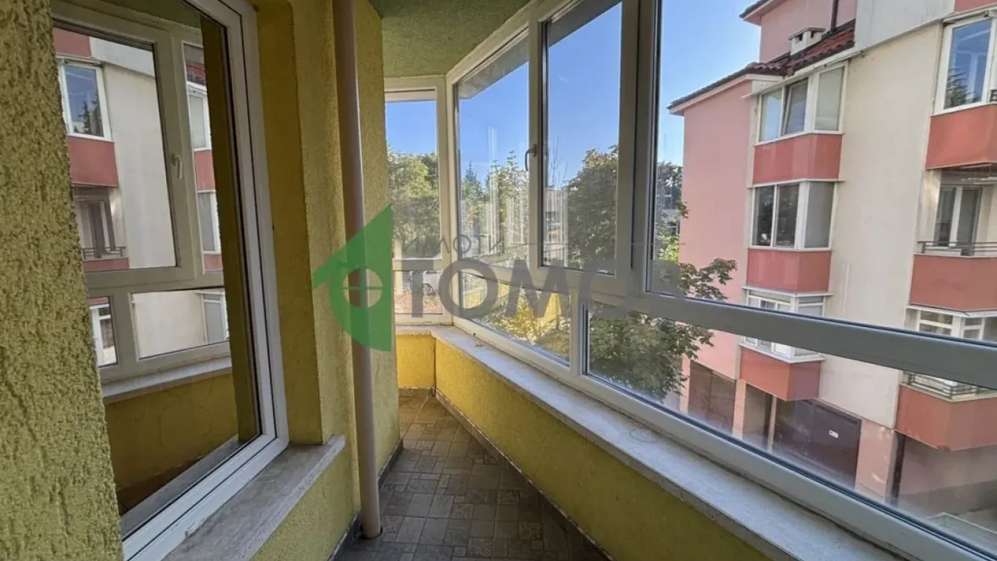 Spacious Fully Furnished Three-Bedroom Apartment in Stara Zagora - Image 5