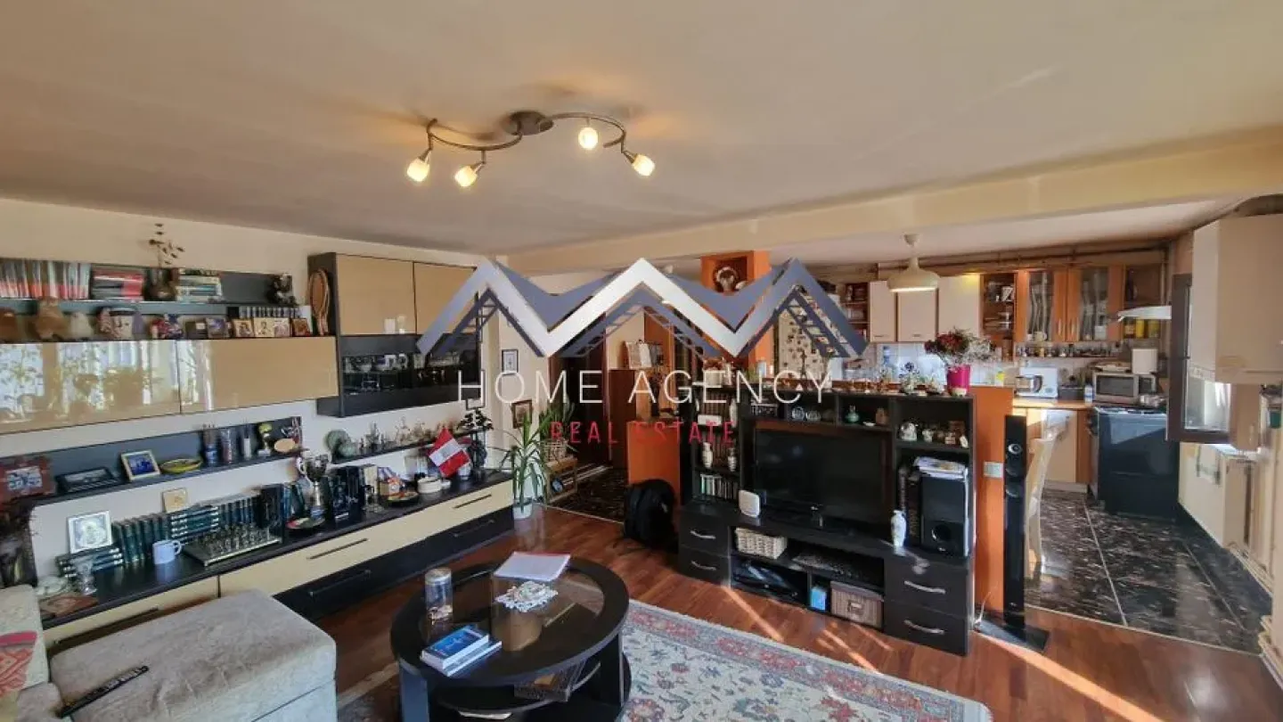 Spacious 4-Bedroom Apartment in Otopeni - Prime Location - Image 2