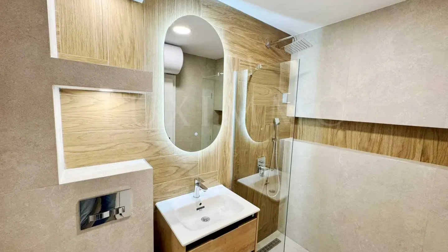 Stylish One-Bedroom Apartment in Gated Complex, Plovdiv - Image 3