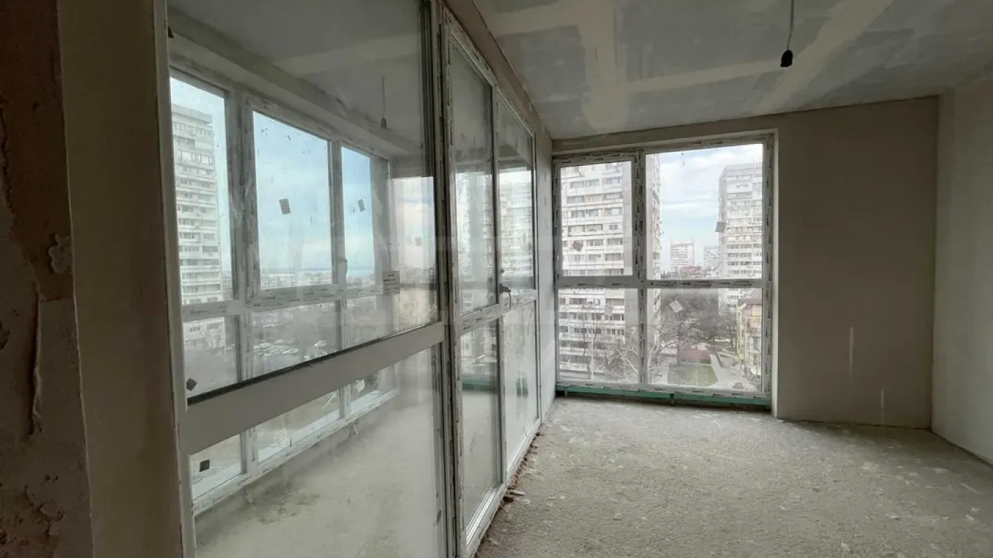 Bright 2-Bed Apartment - Burgas Sea Views - Image 3