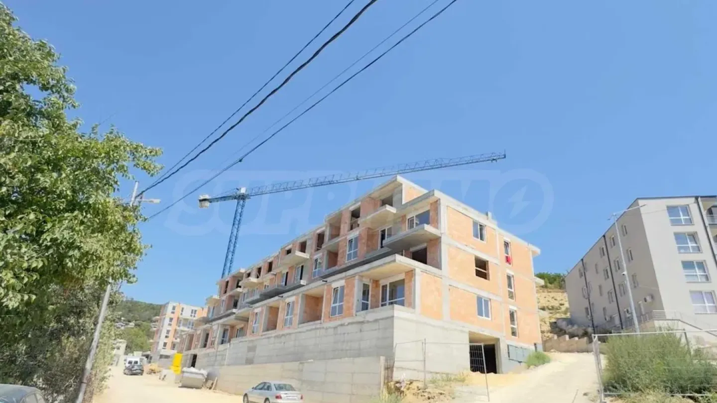 Spacious 2-Bedroom Apartment in New Varna Building - Image 4