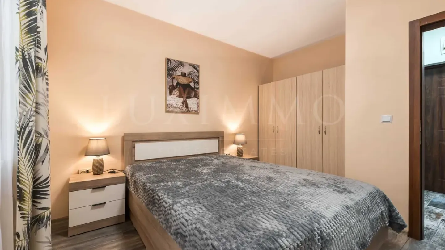 Spacious, Fully Furnished Apartment in Varna's Kolhozen Pazar District - Image 5