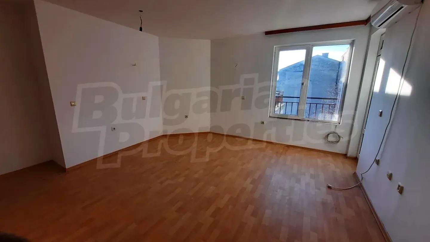 Spacious One-Bedroom Apartment in Burgas’s Desirable Vazrazhdane District - Image 4