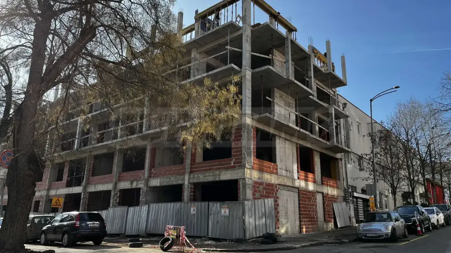 Spacious 3-Bedroom Apartment in Burgas City Center - Image 2