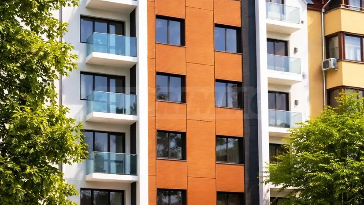 Spacious 3-Bedroom Apartment in Plovdiv, Bulgaria - Image 1