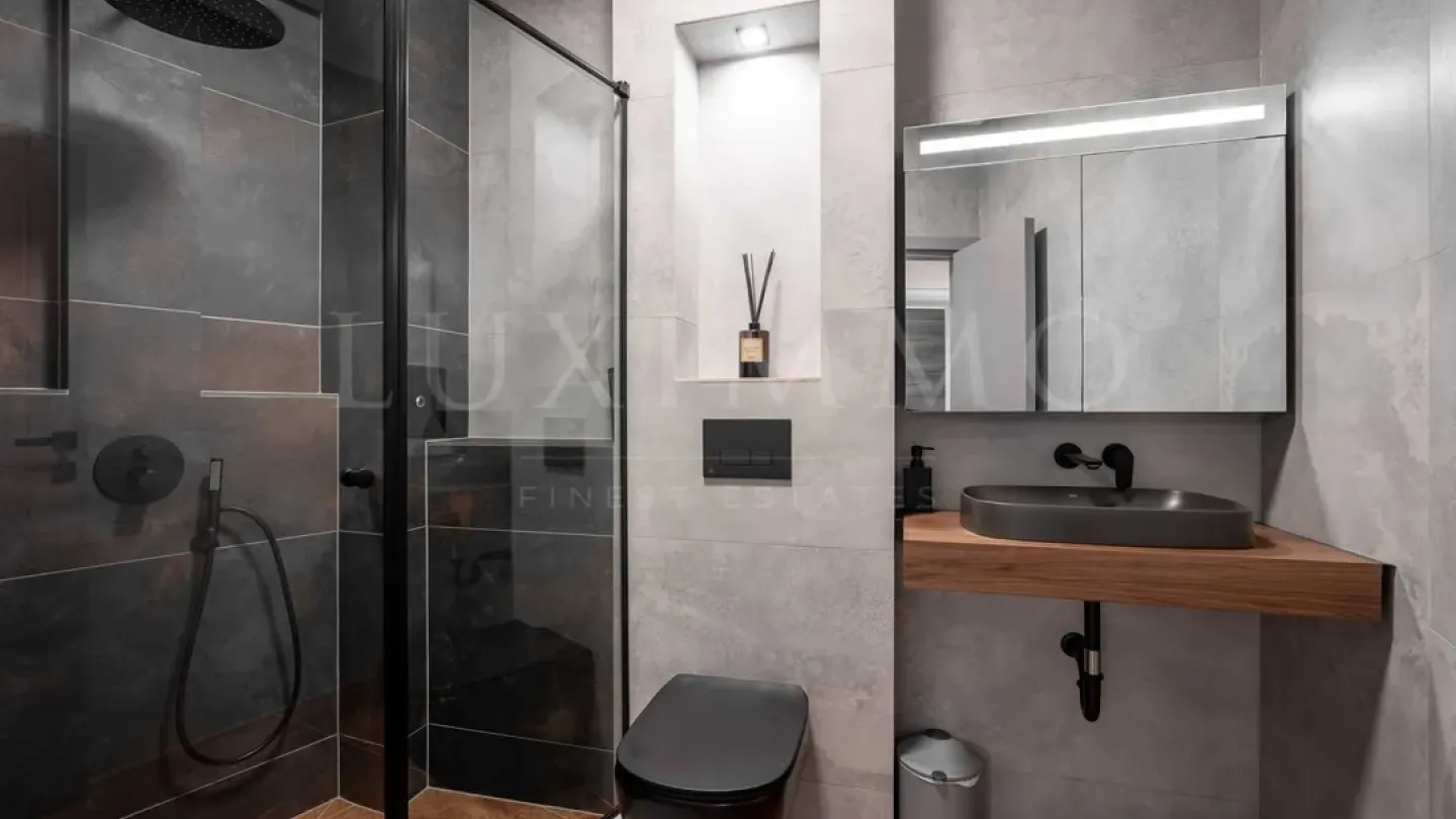 Spacious, Fully Furnished Apartment with River Views in Plovdiv - Image 4