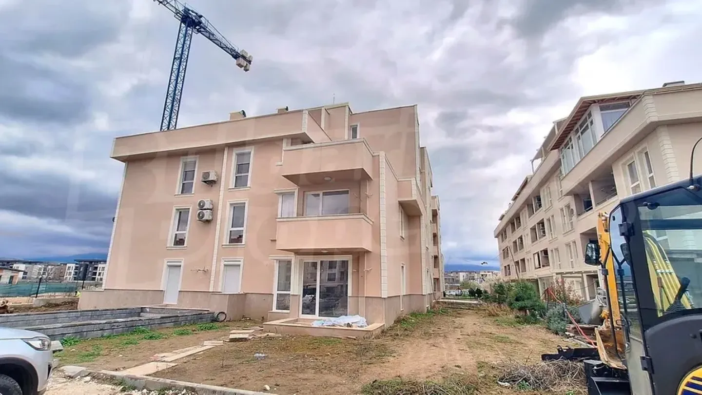 Spacious One-Bedroom Apartment with Rooftop Terrace in Ostromila - Image 4