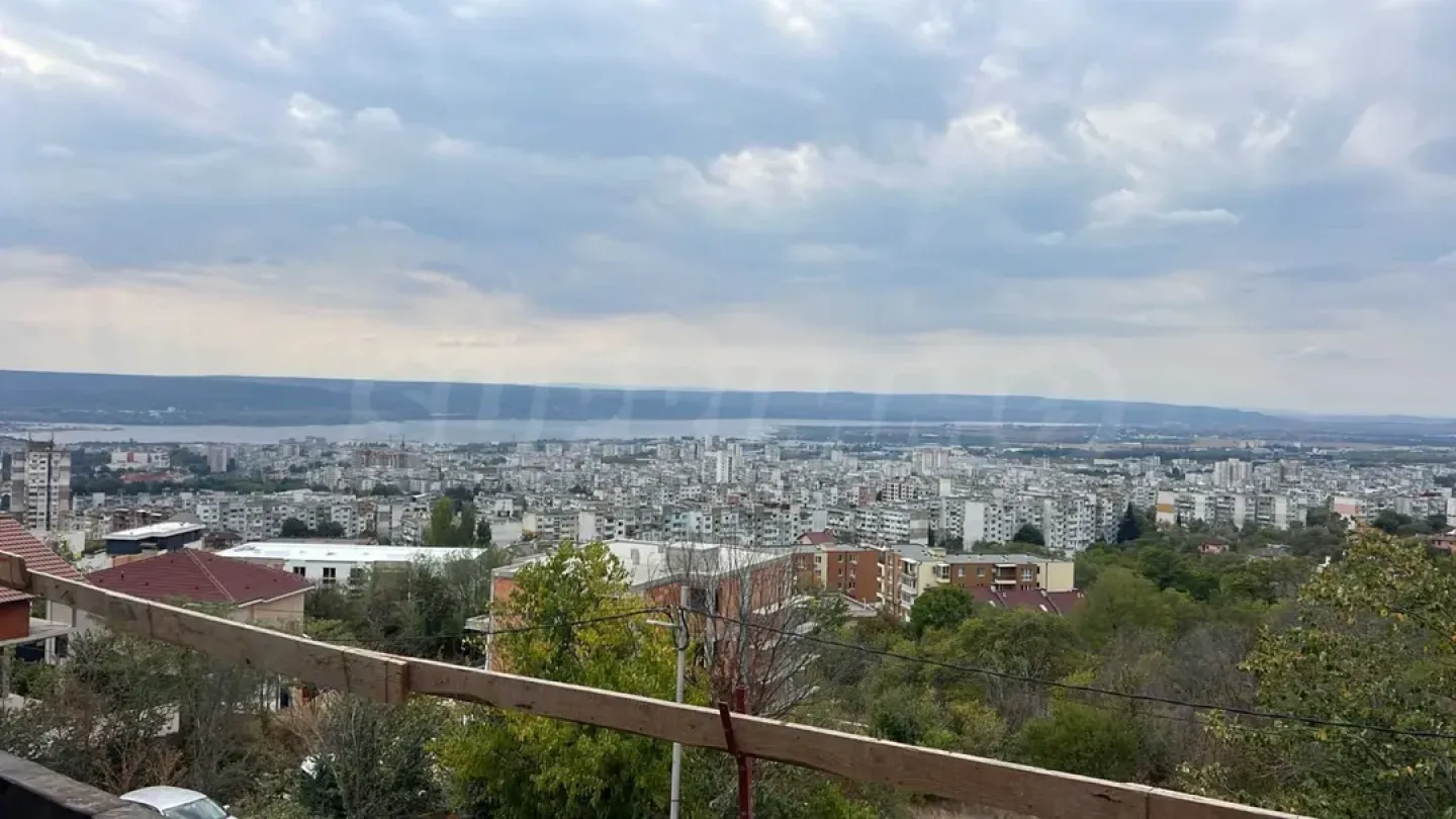 Spacious 2-Bedroom Apartment in New Varna Building - Image 4