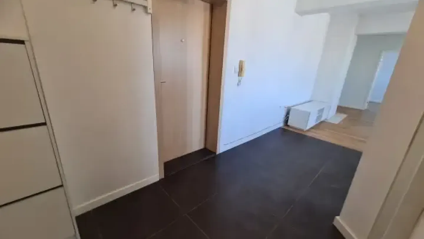 Spacious 3-Bedroom Fully Furnished Apartment in Sofia, Bulgaria - Image 3