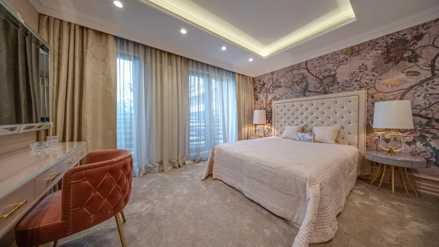 Spacious, Fully Furnished 3-Bedroom Apartment in Sofia's Iztok District - Image 2