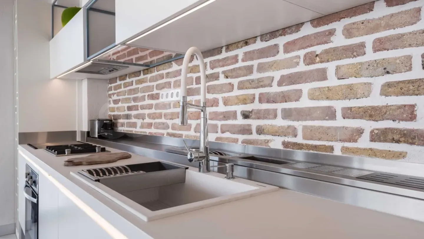 Luxury 3BR Apartment - Sea View, Varna - Image 2