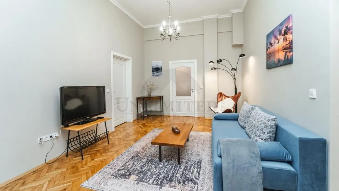 Classic Sofia Apartment: Luxurious 1-Bedroom Near Parliament & Cobblestones - Image 1