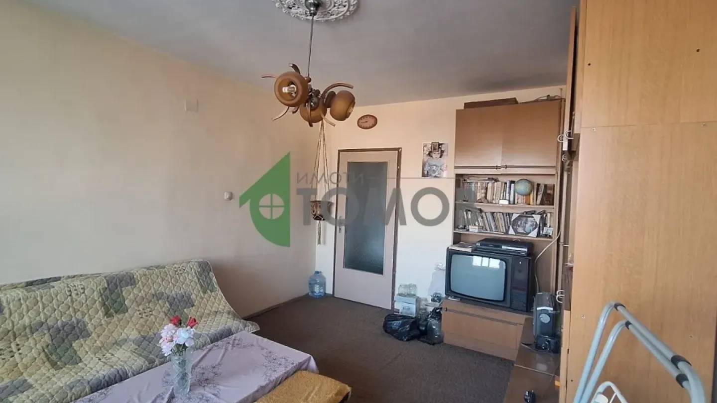 Spacious 2-Bedroom Apartment in Stara Zagora's Opelchenski District - Image 1