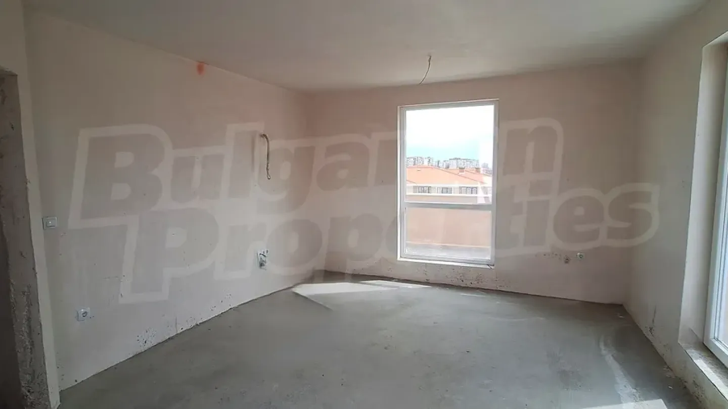 Spacious One-Bedroom Apartment with Rooftop Terrace in Ostromila - Image 2