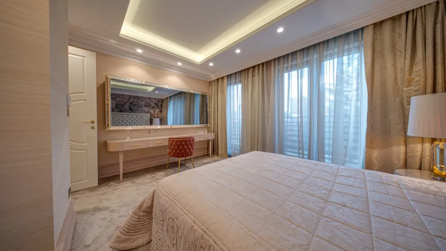 Spacious, Fully Furnished 3-Bedroom Apartment in Sofia's Iztok District - Image 5