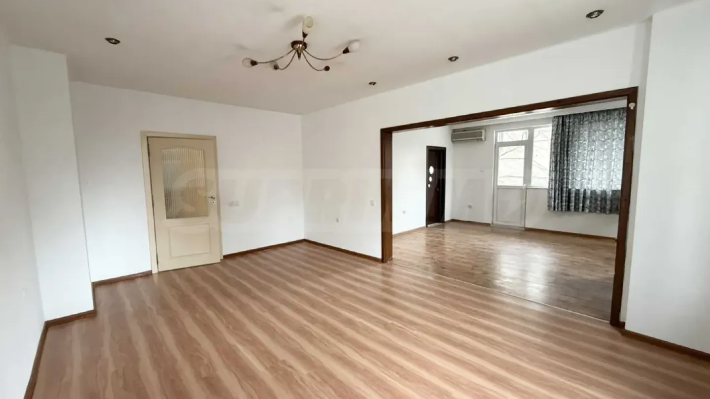 Spacious 3-Bedroom Apartment in Plovdiv's Kurchuk Paris - Image 5