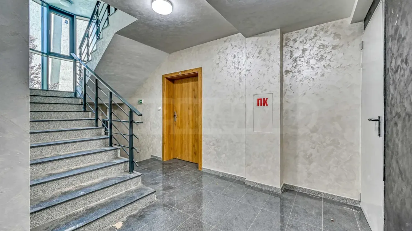 Spacious 2-Bedroom Apartment in New Sofia Building - Image 5