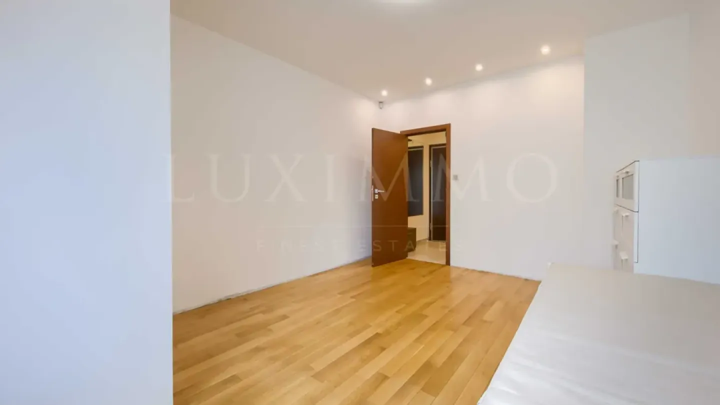 Spacious 2-Bed Apartment Near Marinela Hotel, Lozenets, Sofia - Image 4