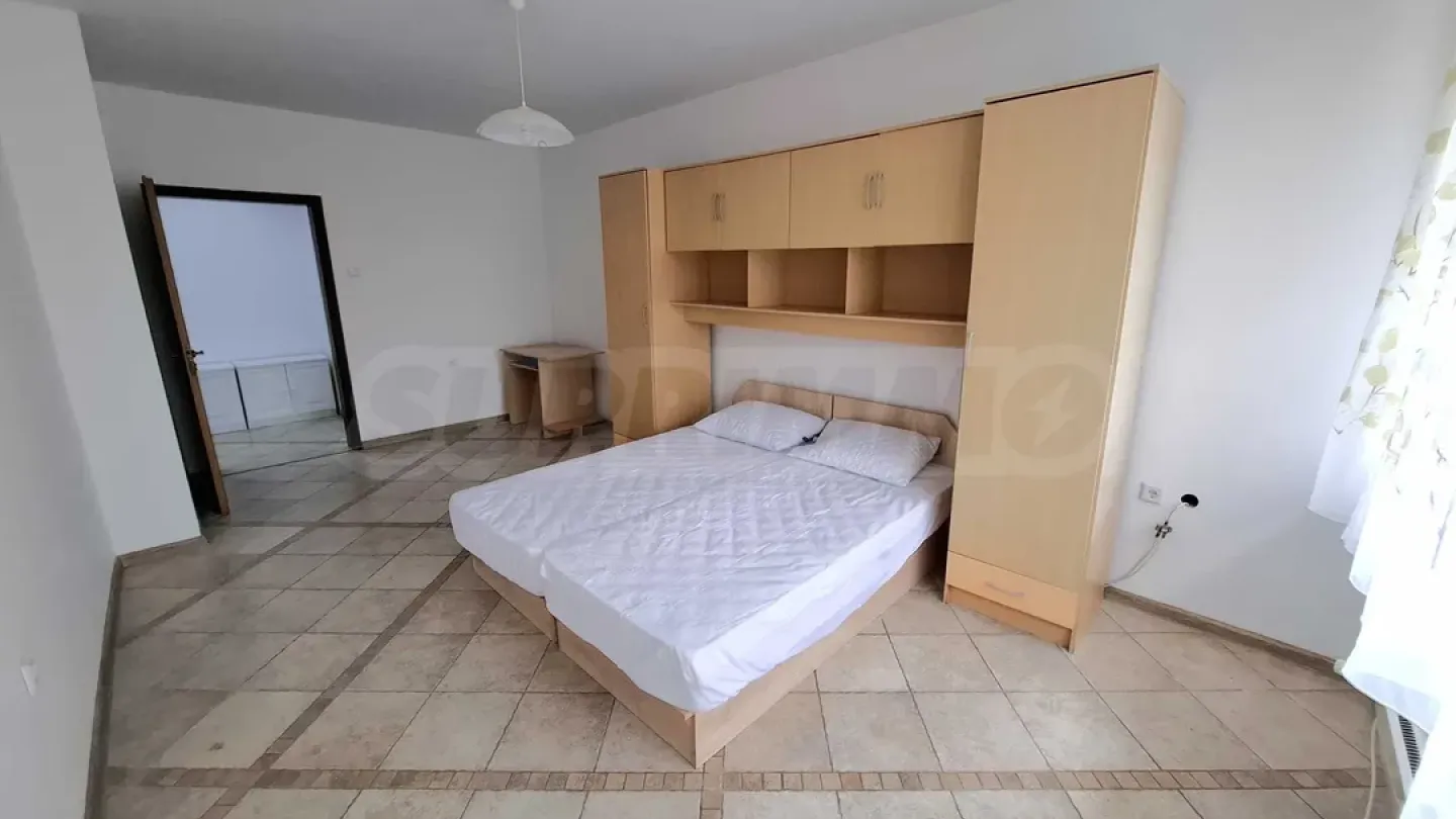 Spacious 3-Bedroom Apartment Near Varna City Center - Image 2