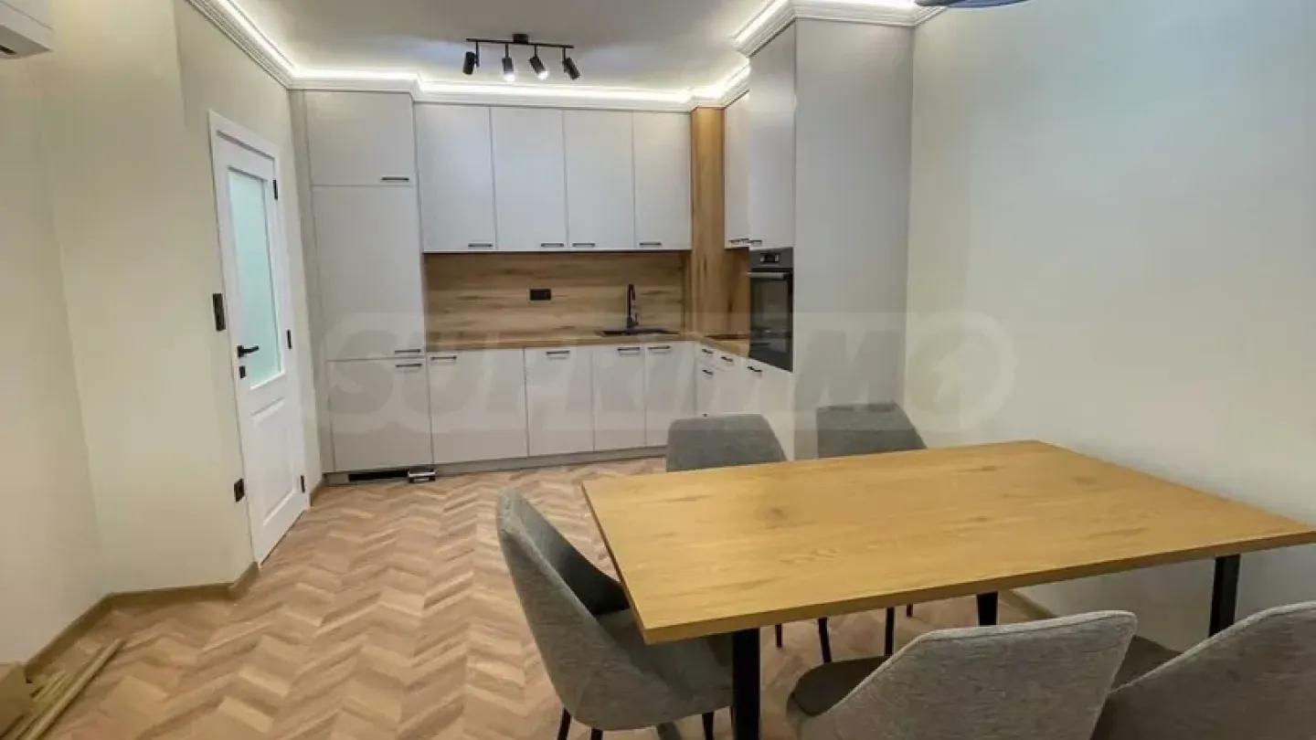 Spacious Apartment with Mountain Views in Plovdiv, Bulgaria - Image 5