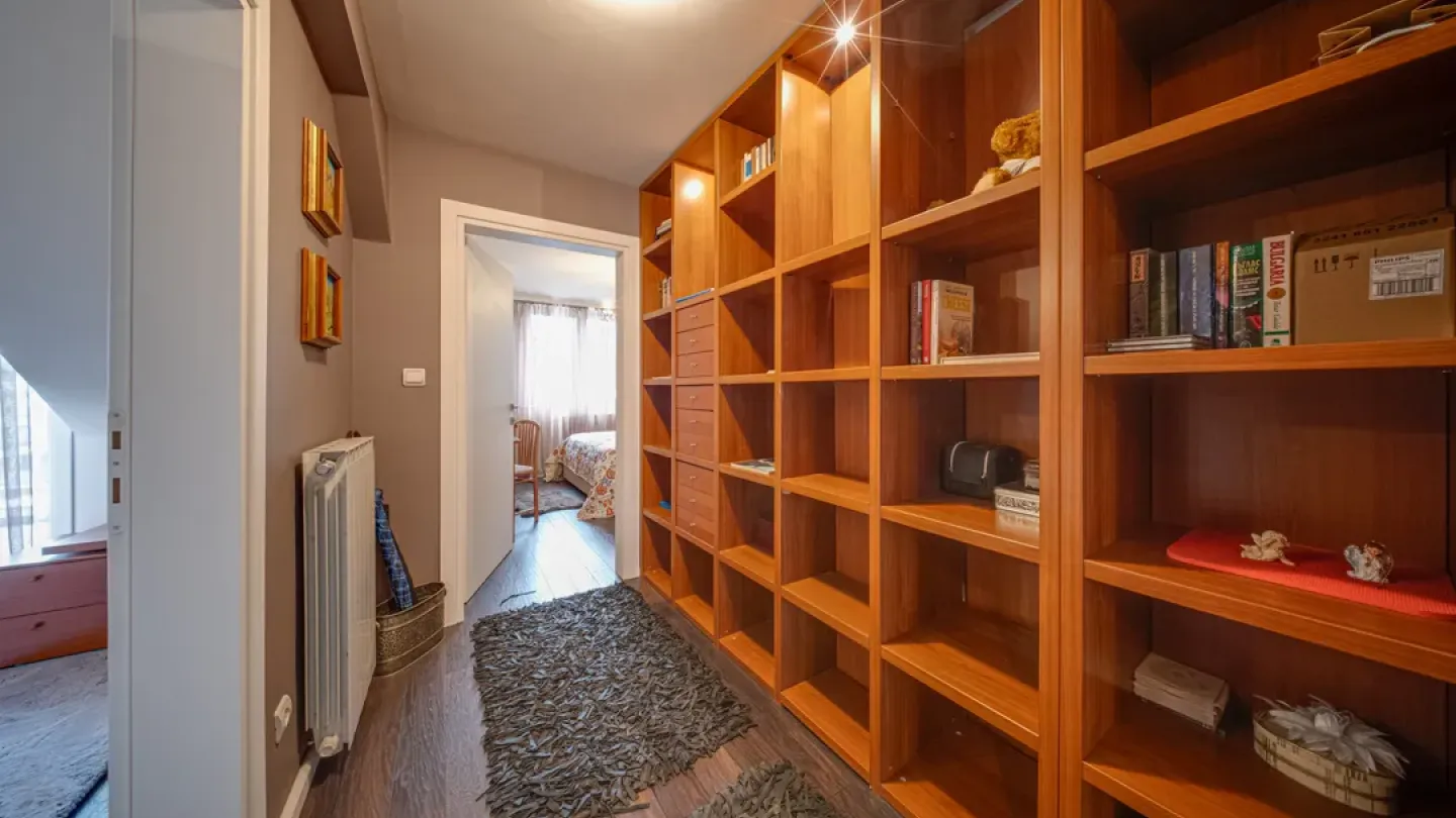 Spacious Lozenets Apartment: 3 Bed, Fully Furnished, Great Location - Image 1