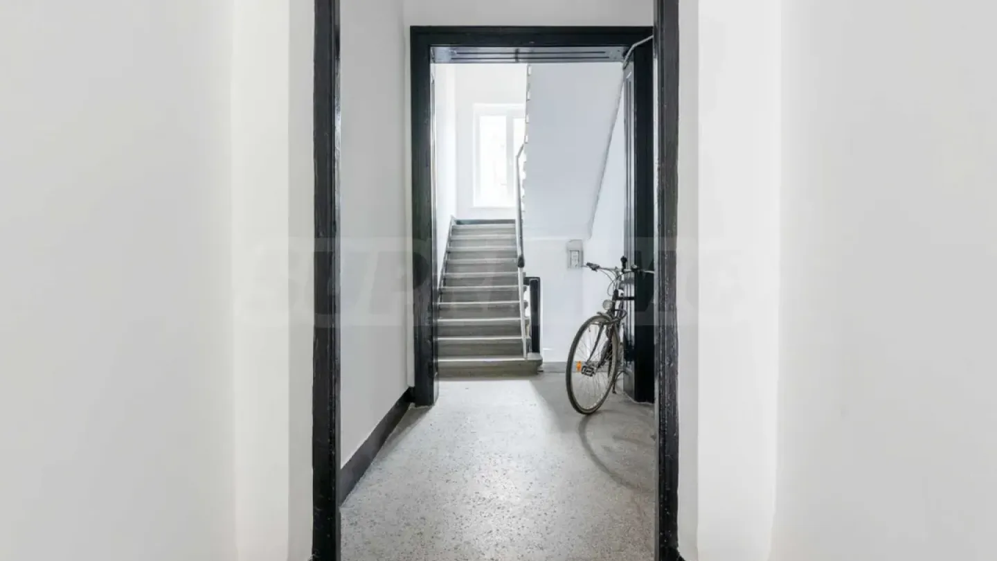 Spacious, Fully Furnished Apartment in Sofia's Central District - Image 4