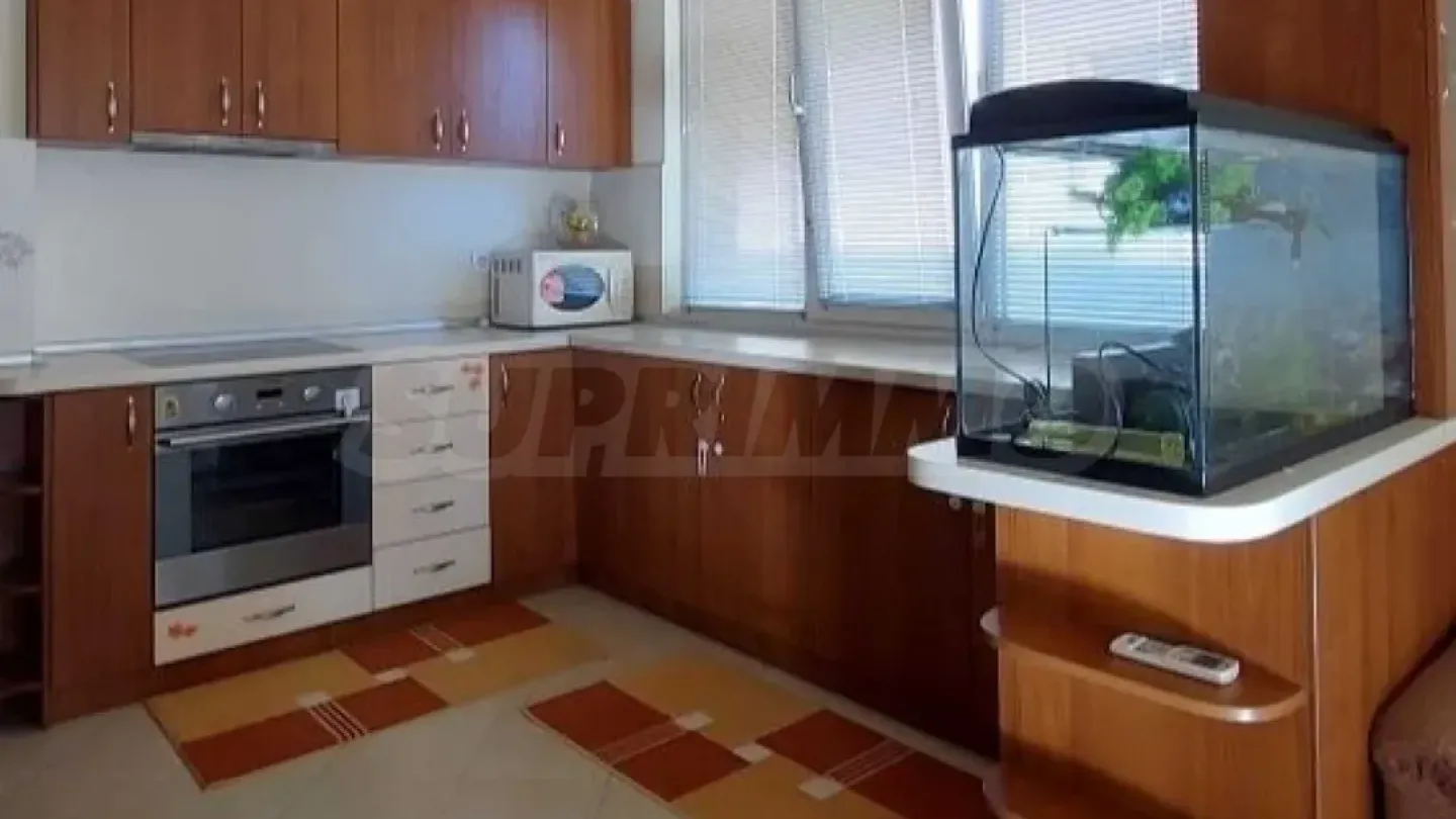 Spacious, Fully Furnished House with Garden in Burgas - Image 4