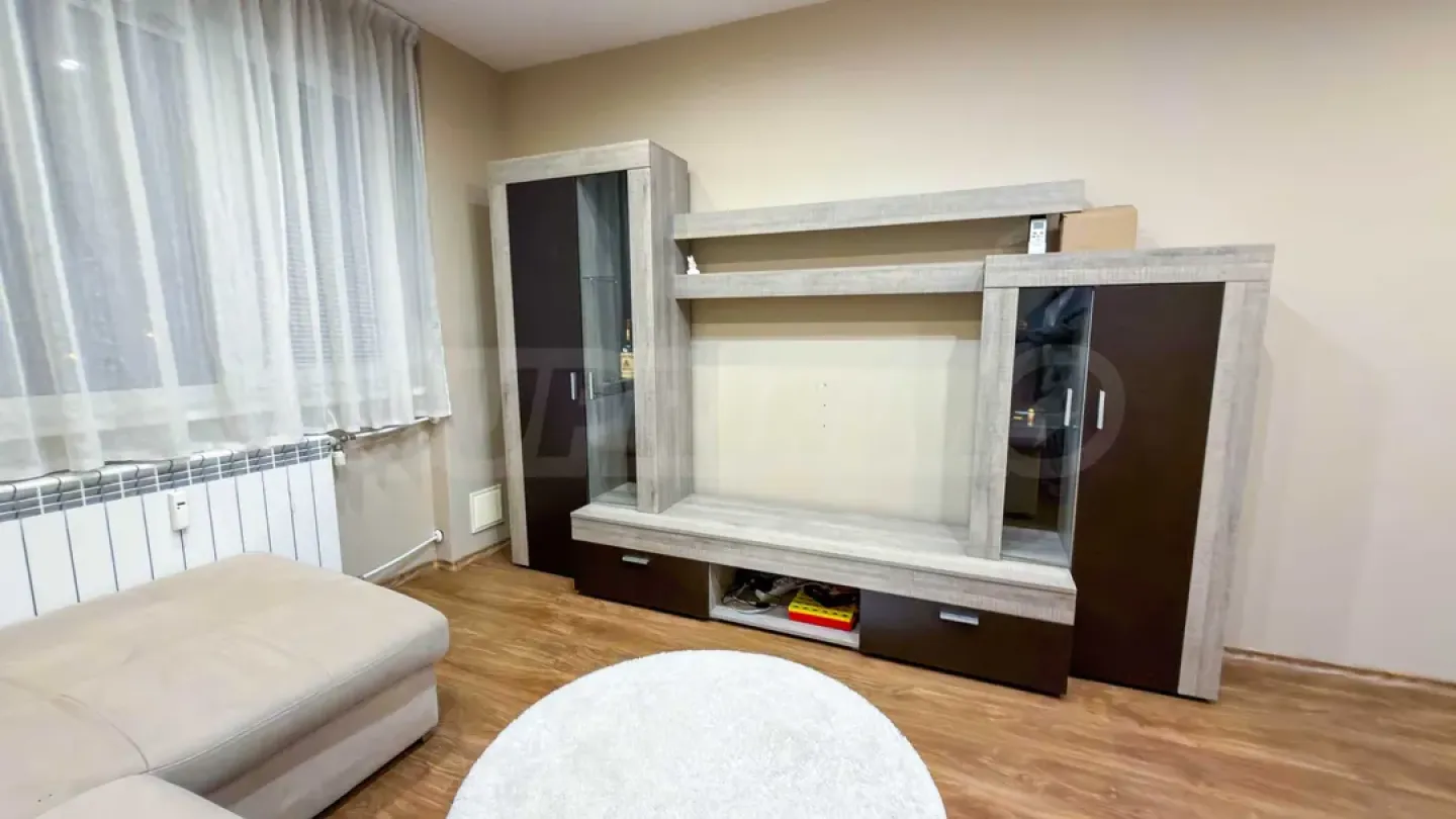 Spacious Three-Bedroom Apartment in Sofia, Near City Center - Image 2