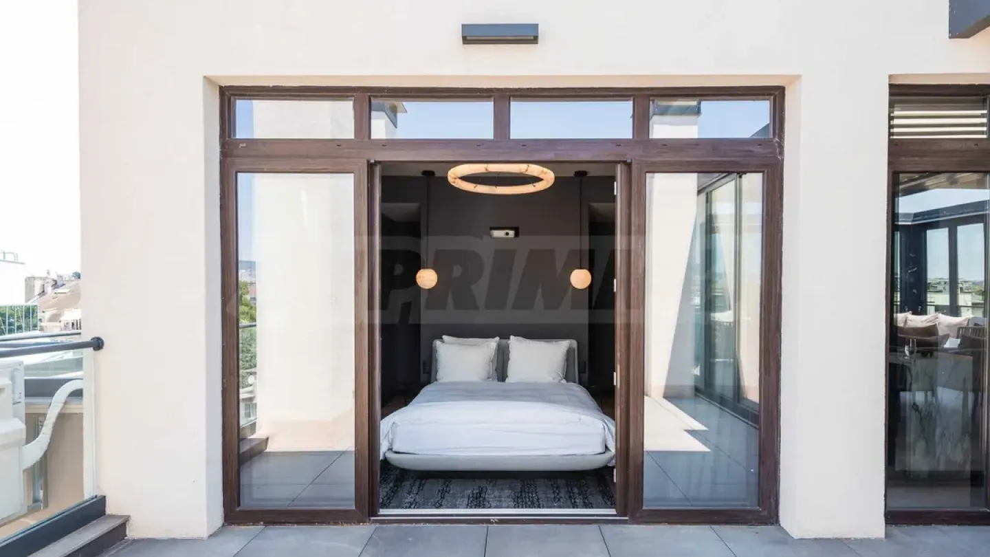 Panoramic Luxury Penthouse with SPA in Varna - Image 4