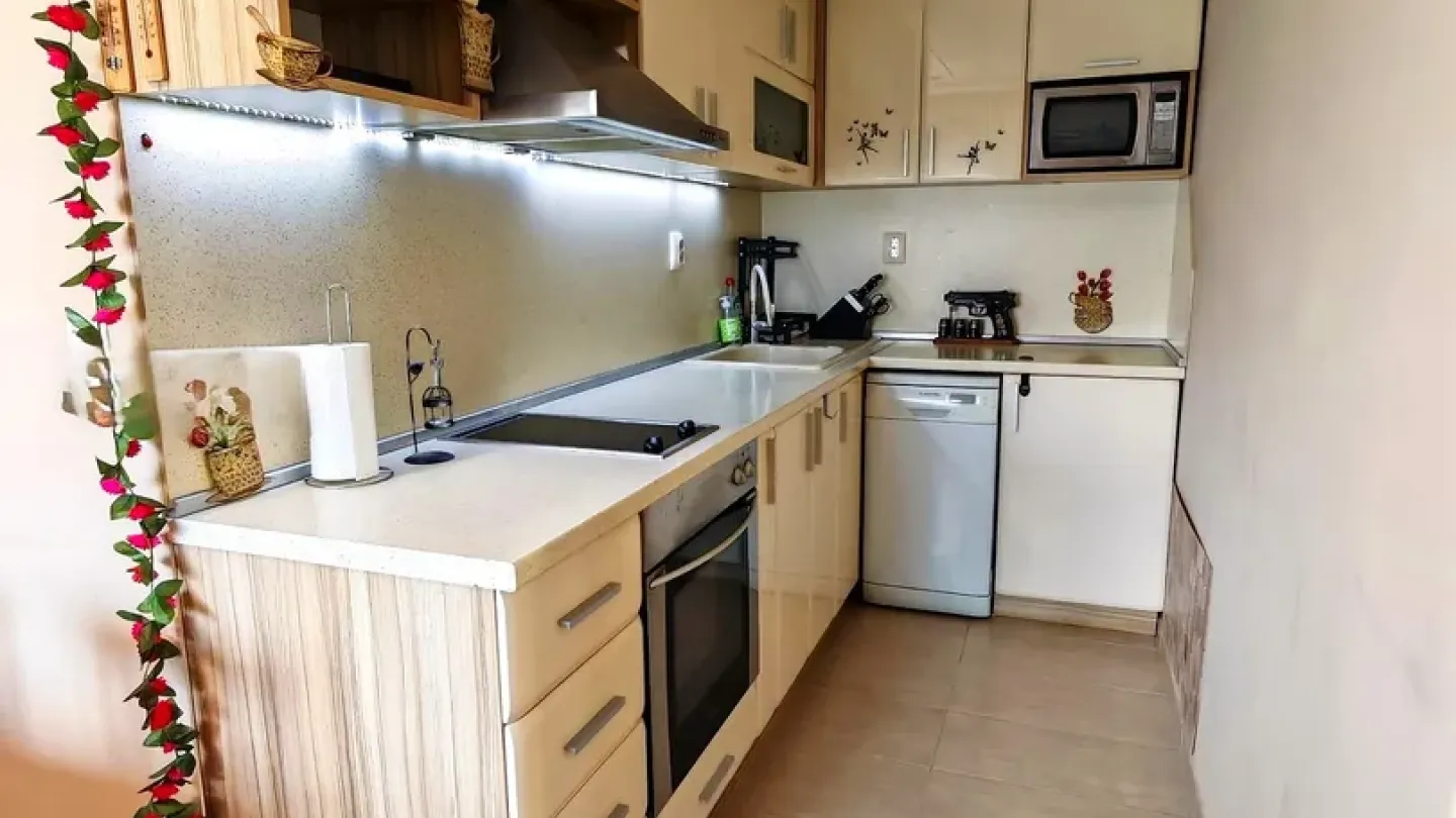 Spacious Fully Furnished 3-Bedroom Apartment in Stara Zagora - Image 4
