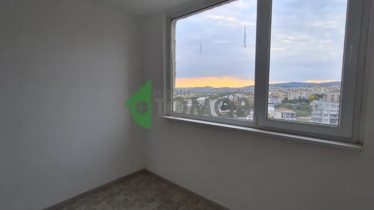 Spacious, Renovated 3BR Apartment with Great Views in Stara Zagora - Image 5