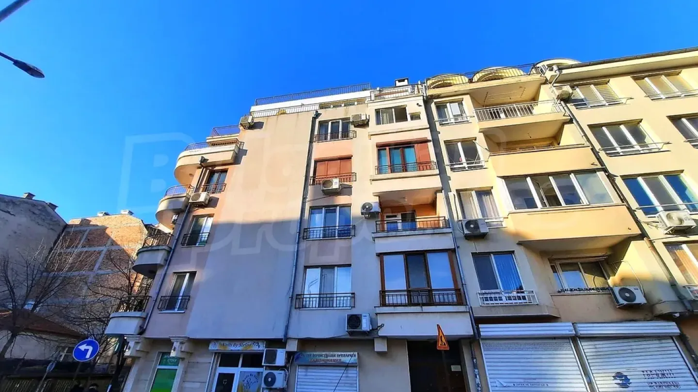 Spacious One-Bedroom Apartment in Burgas’s Desirable Vazrazhdane District - Image 2