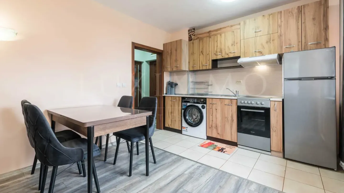 Spacious, Fully Furnished Apartment in Varna's Kolhozen Pazar District - Image 4