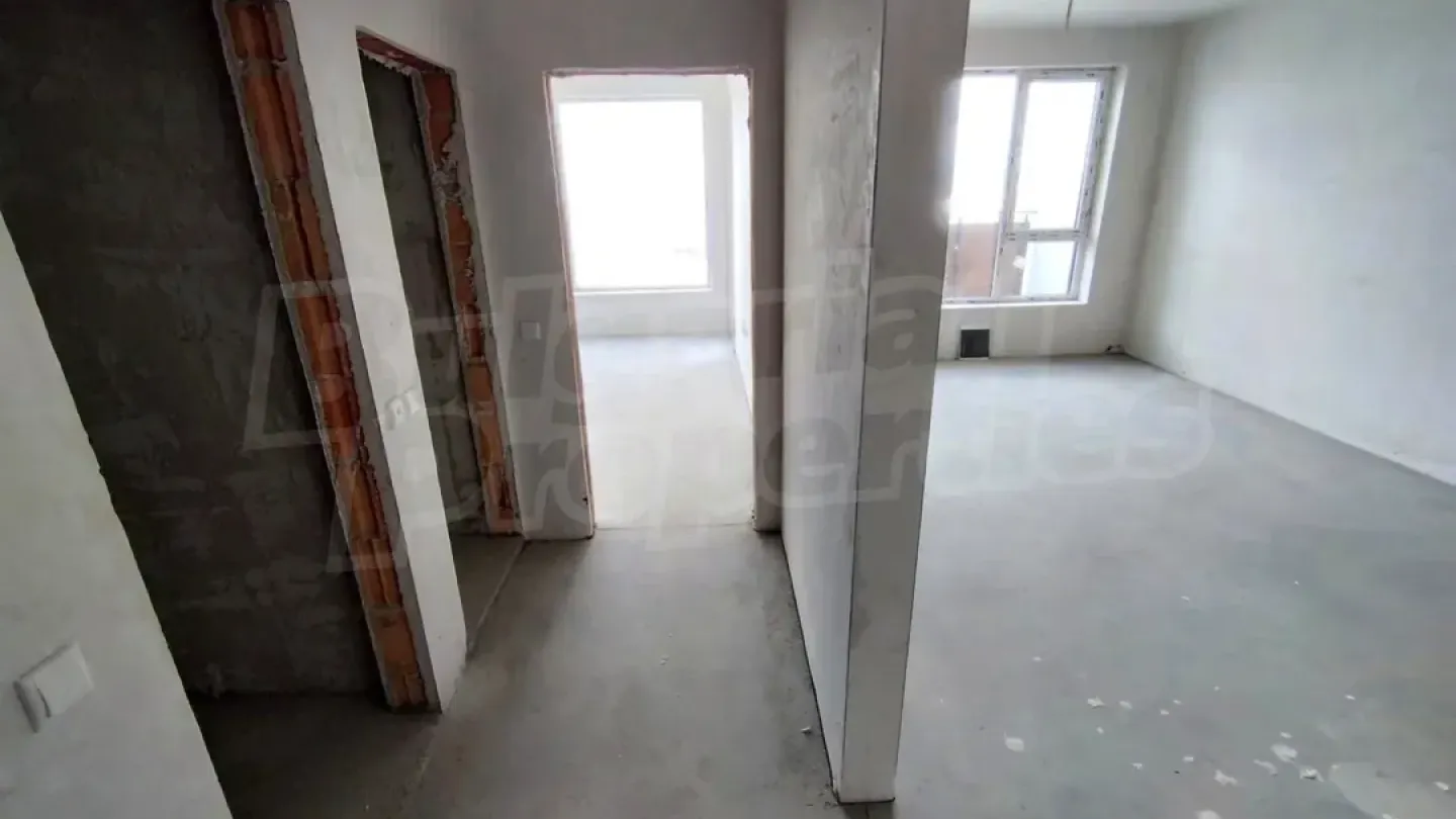 Bright One-Bedroom Apartment with Panoramic Views in Burgas - Image 4