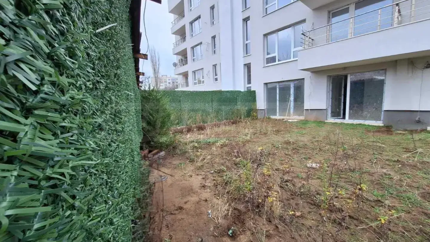 Spacious Apartment with Garden in Sofia's Obelya Area - Image 3