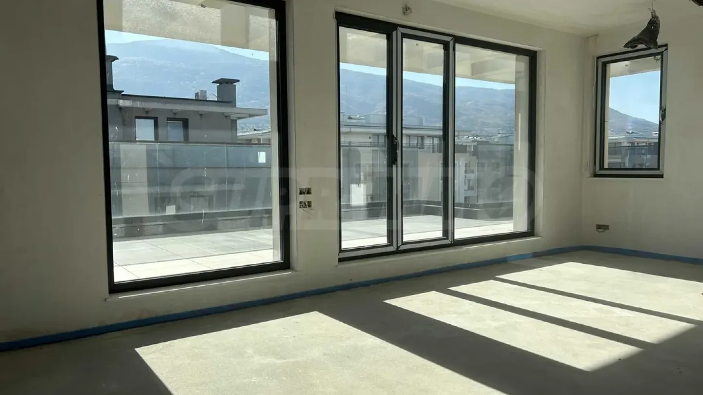 Luxurious PENTHOUSE with Mountain Views & Sauna - Image 5