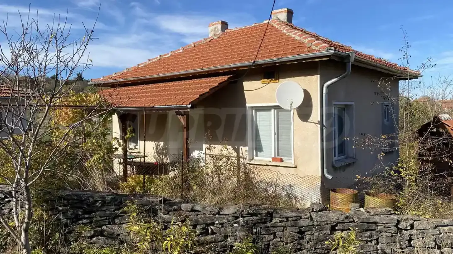 Spacious House with Large Garden in Granitovo - Image 4