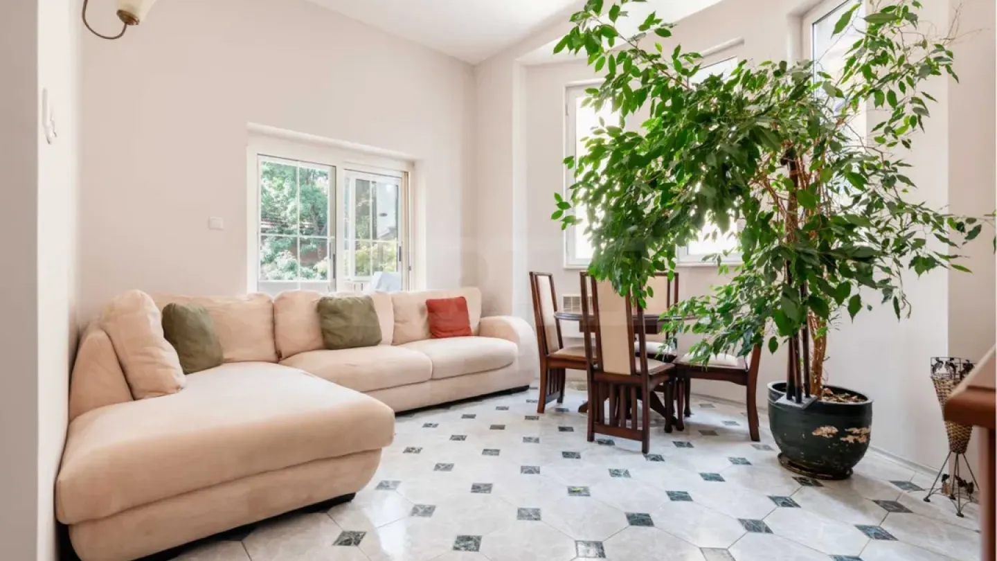 Spacious, Fully Furnished Apartment in Sofia's Central District - Image 1