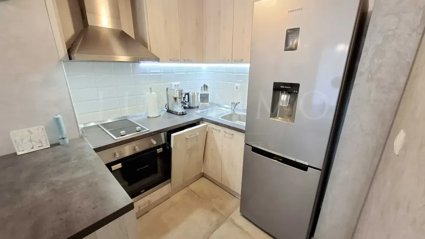 Stylish Fully Furnished 1-Bedroom Apartment with Parking in Varna Center - Image 3