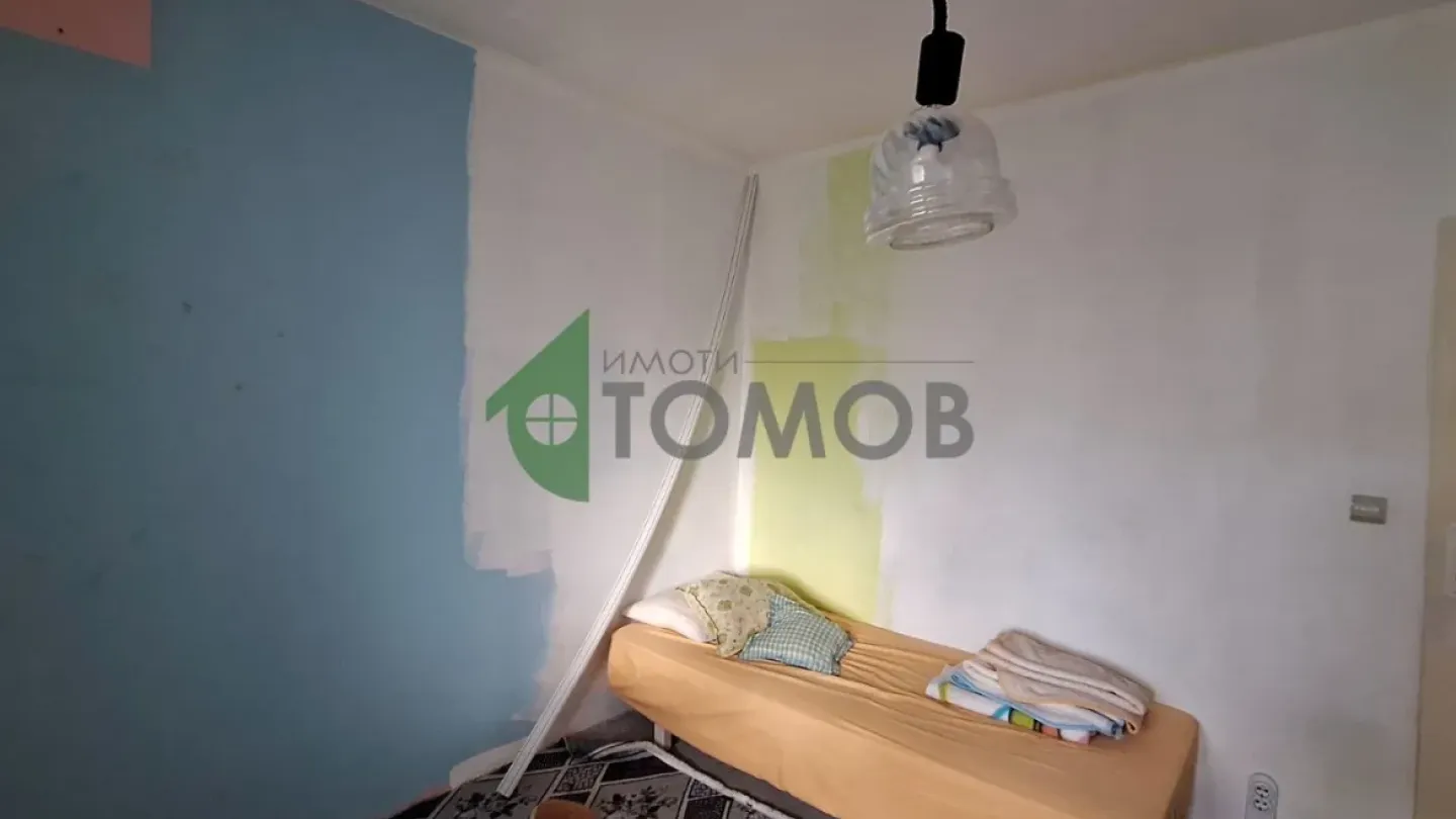 Spacious 3-Bedroom Apartment in Zheleznik, Stara Zagora - Image 4