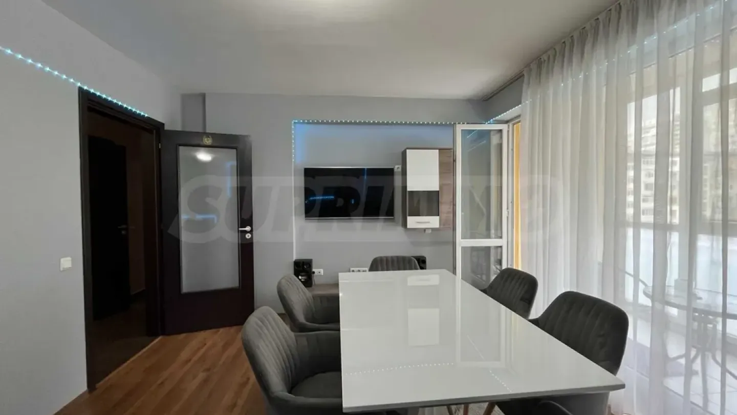 Spacious 3-Bedroom Apartment Near Sea Garden, Burgas - Image 3