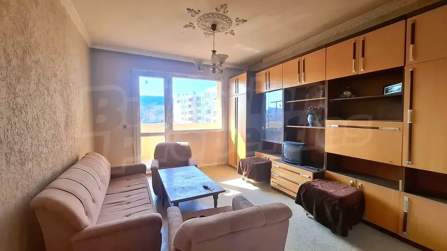 Spacious Topolovgrad Apartment with Stunning Views - For Sale - Image 1
