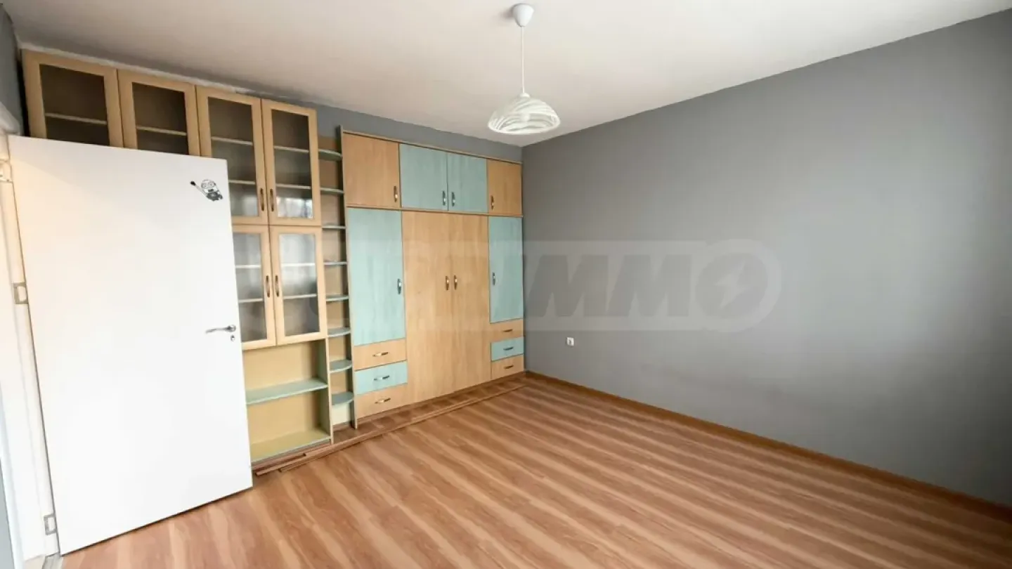 Spacious 3-Bedroom Apartment in Plovdiv's Kurchuk Paris - Image 3