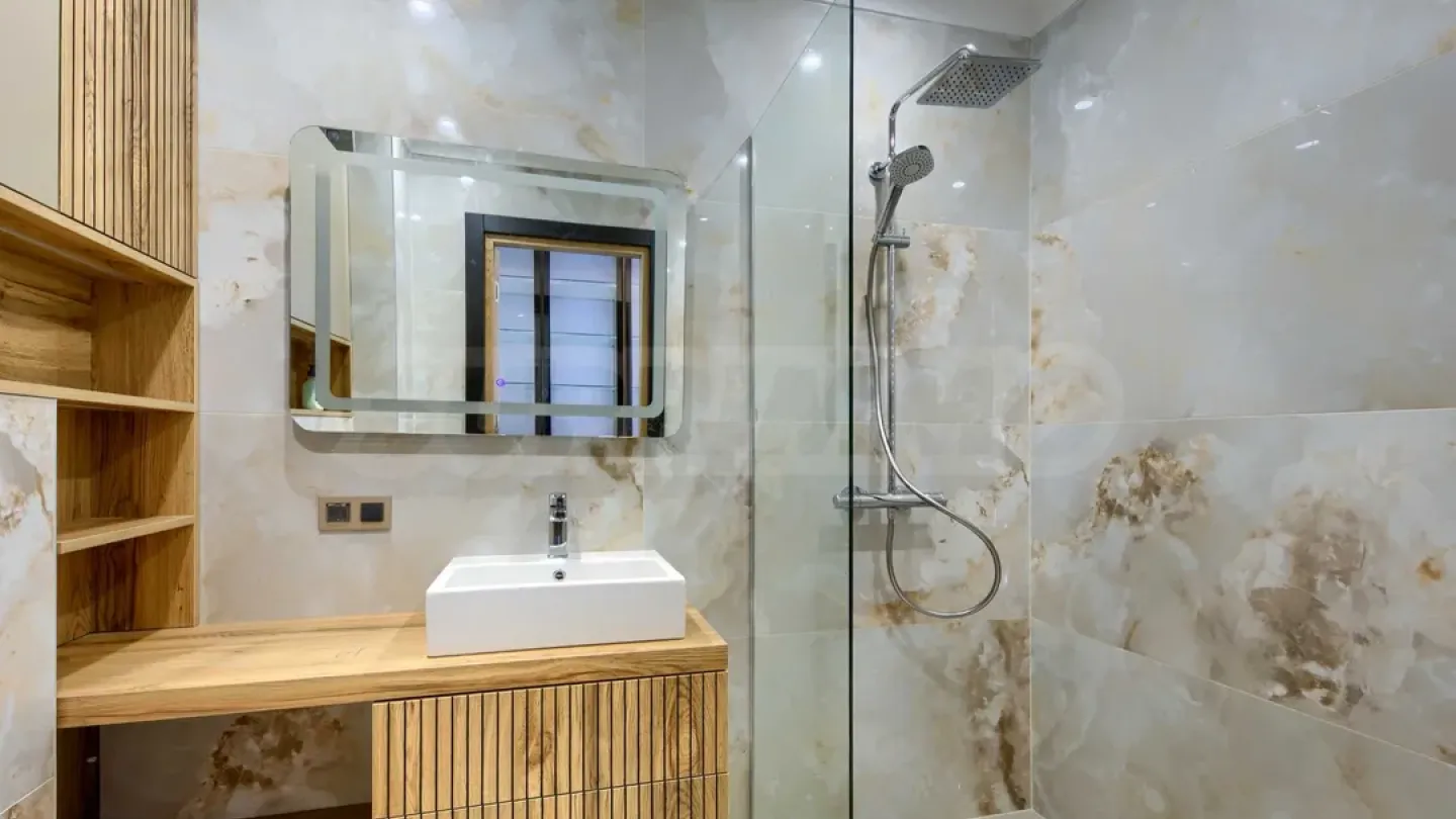 Spacious Fully Furnished 2-Bedroom Apartment with Parking in Paradise Place - Image 4