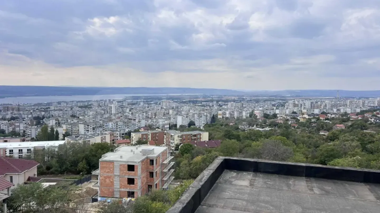 Spacious 2-Bedroom Apartment in New Varna Building - Image 1