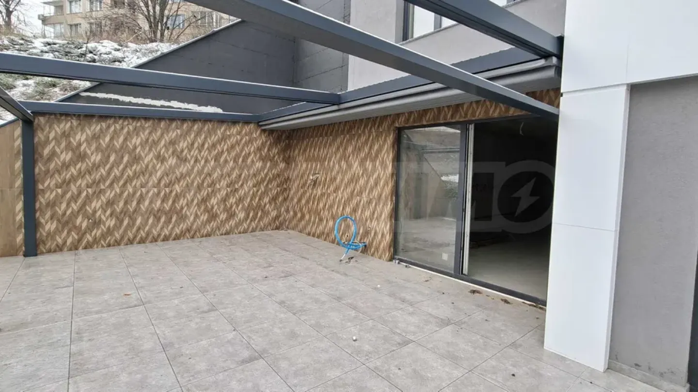 Spacious 3-Bedroom Apartment with Park View in the Heart of Dobrich - Image 2