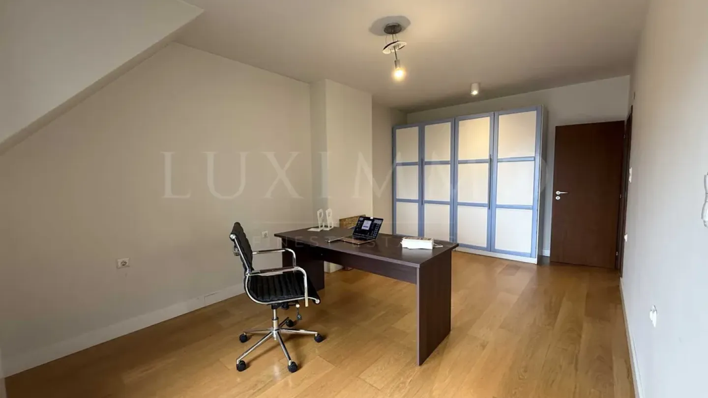 Spacious Four-Bedroom Apartment with Stunning Views in Strelbishte - Image 2